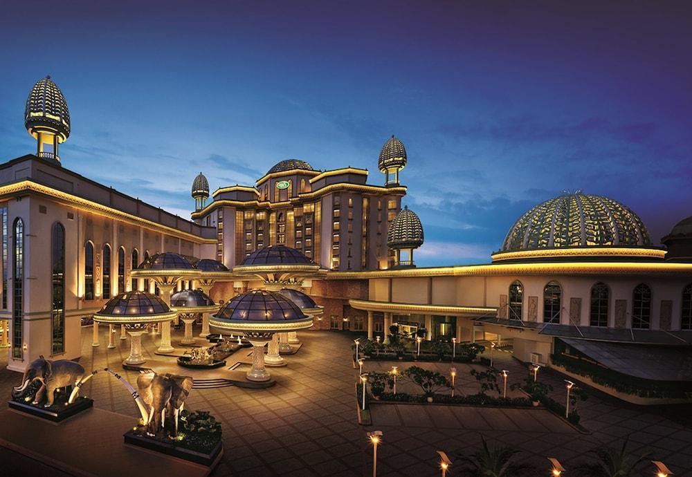 Sunway Resort Hotel Petaling Jaya Ngoại thất bức ảnh The Palace of the Golden Horses