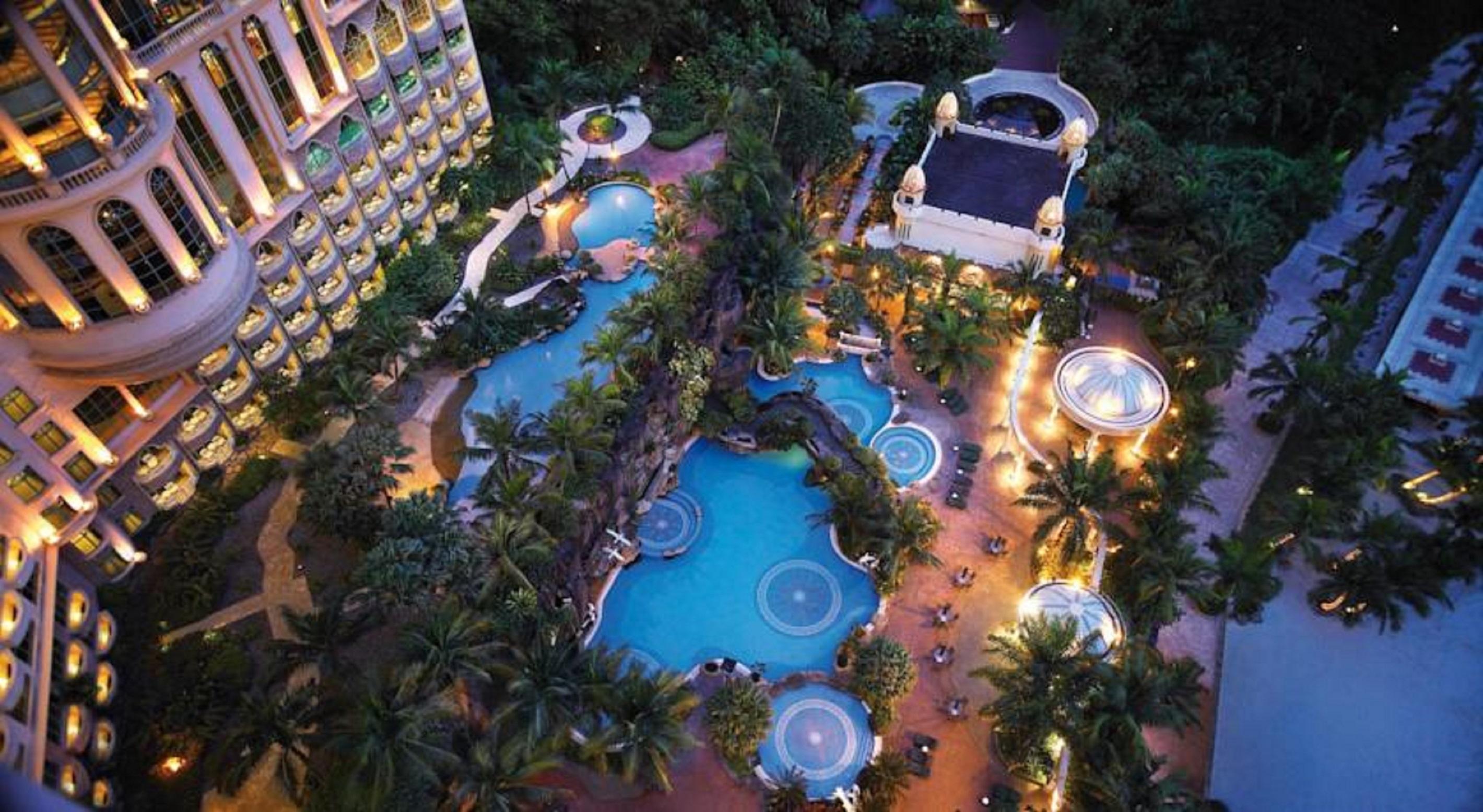 Sunway Resort Hotel Petaling Jaya Ngoại thất bức ảnh The pool at the Shangri-La Kuala Lumpur