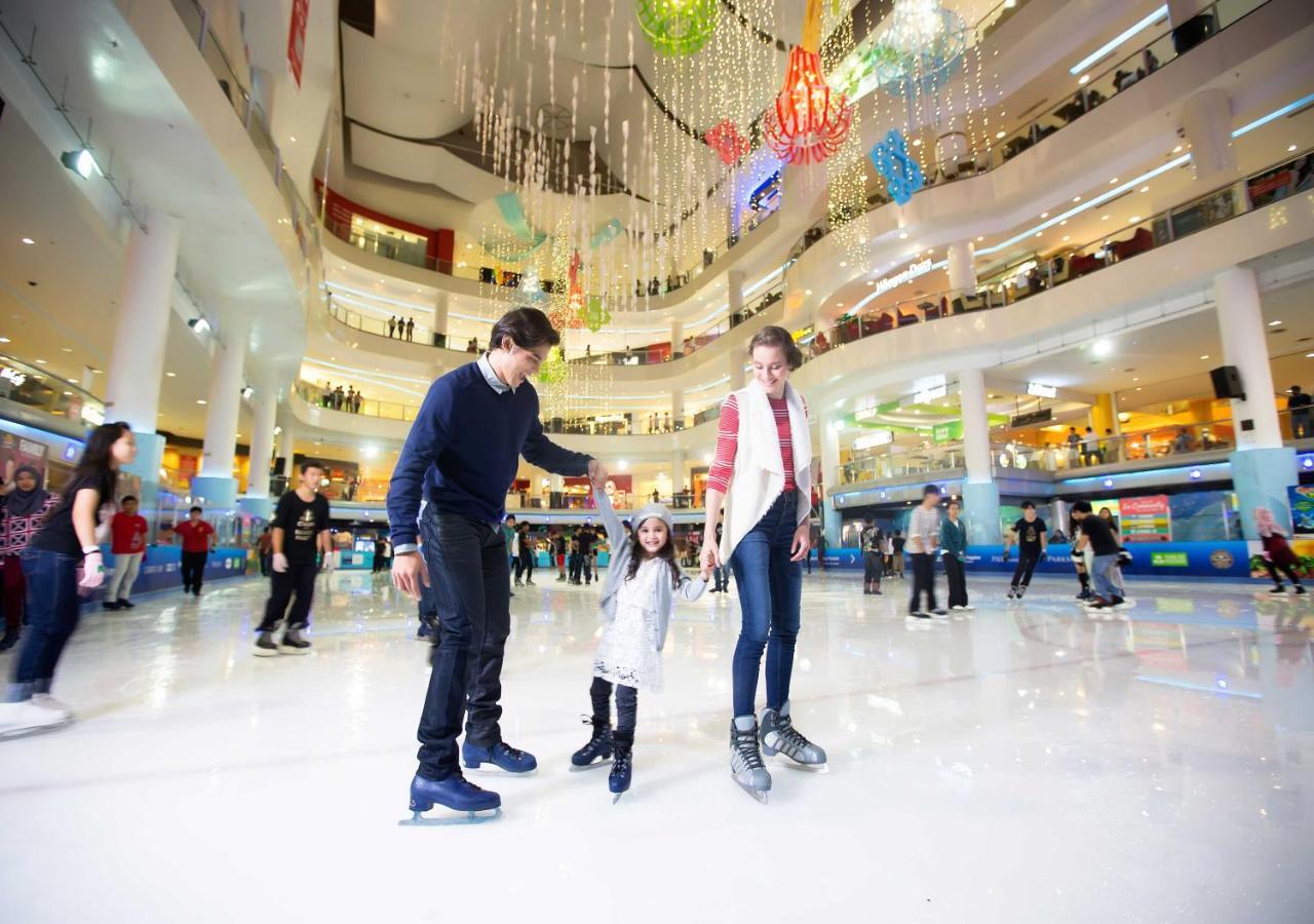 Sunway Resort Hotel Petaling Jaya Ngoại thất bức ảnh Ice rink at the mall